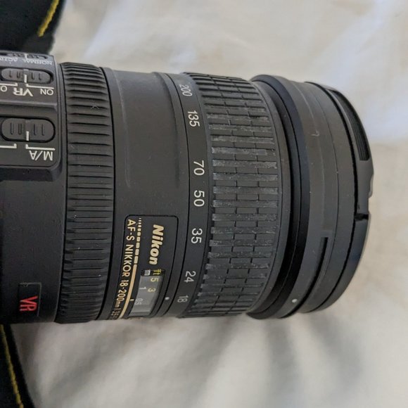 Nikon D40 with 18-200mm lens and camera bag EUC - Picture 10 of 16